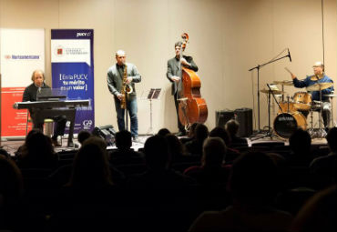 Concierto de jazz reunió a ex alumnos de la Facultad de Ciencias Económicas y Administrativas en Santiago