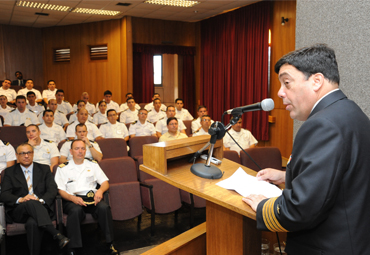 PUCV suscribe convenio con el Departamento de Bienestar Social de la Primera Zona Naval - Foto 3