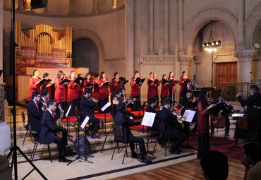 Coro Femenino y Orquesta de Cámara de la PUCV participan en XIV Encuentro de Música Sacra en Santiago - Foto 1
