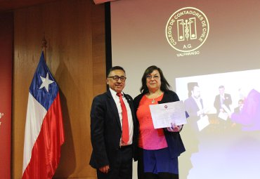 Dra. Berta Silva Palavecinos recibe reconocimiento del Consejo Regional de Valparaíso del Colegio de Contadores de Chile - Foto 1