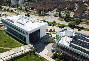 PUCV construye la segunda planta solar universitaria más grande de Chile