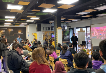 Valparaíso Makerspace retomó programa Maker_Talk con jornada dedicada a tecnologías inmersivas