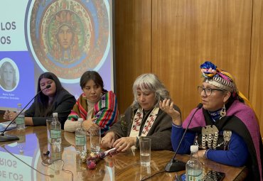 PUCV efectuó conversatorio sobre diálogo intercultural y pueblos originarios