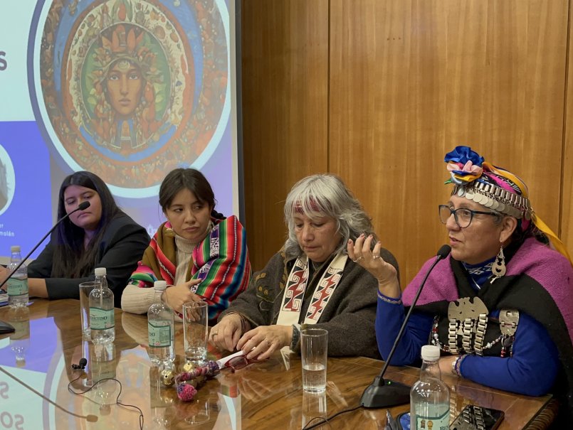 PUCV efectuó conversatorio sobre diálogo intercultural y pueblos originarios