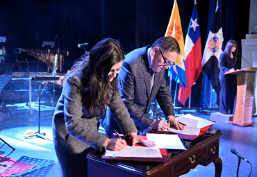 PUCV firma convenio con el Teatro Municipal de Viña del Mar