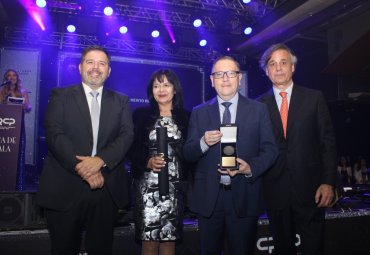 Cámara Regional del Comercio de Valparaíso entregó Medalla al Mérito Regional a la PUCV