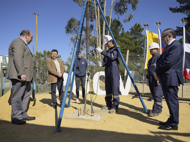 Colocan primera piedra de futuro Campo Deportivo y Escuela de Educación Física de la PUCV