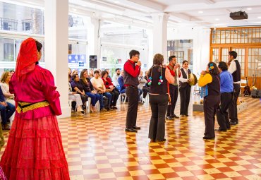 Comunidad PUCV participó en tradicional Saludo al Pesebre