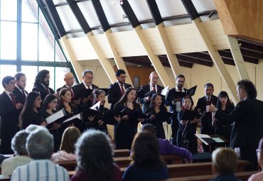 Coro de Cámara PUCV realiza emotivo concierto