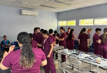 Estudiantes y académicos de Tecnología Médica participan en operativo por Semana del glaucoma