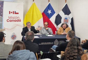 Desarrollan coloquio sobre desafíos económicos en conjunto con la Universidad de Ottawa