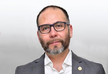 Profesor Gianni Olguín asume nuevo periodo como decano de la Facultad Ingeniería