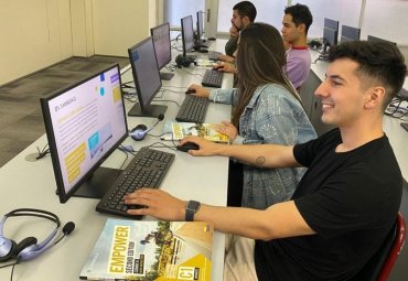 PUCV avanza en certificación internacional de idiomas: inglés y español como ejes estratégicos