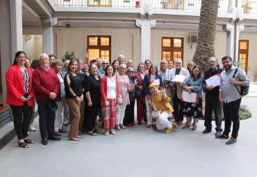 ILCL publica libro digital con cuentos de adultos mayores