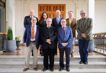 GALERÍA: Carlos Peralta es distinguido con la Medalla Centenario PUCV