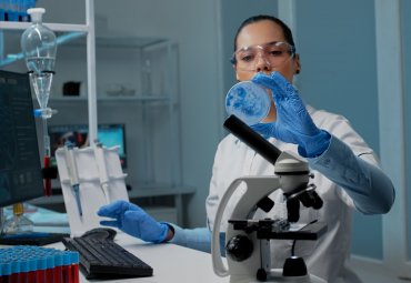 PUCV abre carrera de Química y Farmacia para la Admisión 2026