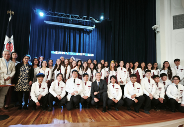 Estudiantes de Tecnología Médica celebran investidura que marca su ingreso a campos clínicos