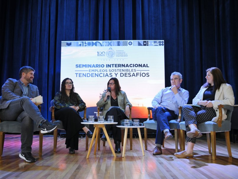 PUCV desarrolló seminario sobre empleos sostenibles y principales desafíos del sector