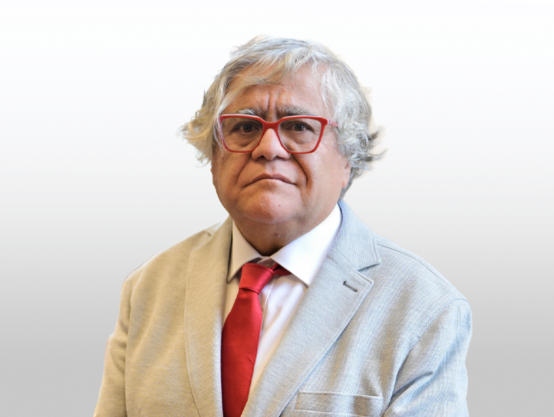 Destacado académico corona larga trayectoria con Doctorado Honoris Causa