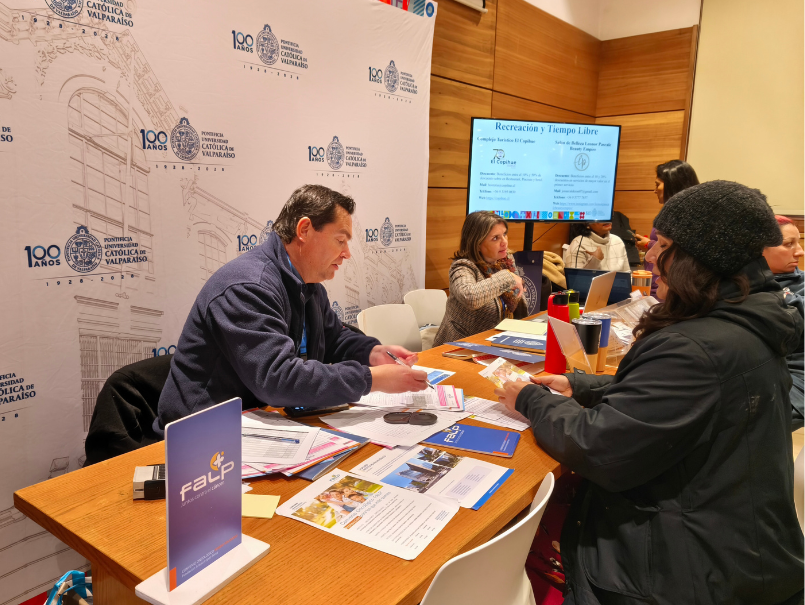 VIDEO: Feria de Beneficios acerca oportunidades para el bienestar de académicos y personal de apoyo a la Academia