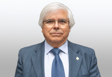 Reconocen trayectoria del profesor Álex Carpanetti en la minería y la formación de ingenieros