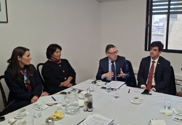 PUCV reafirma su compromiso con el Plan Atacama en reunión con ministra de Educación