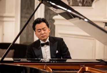 Destacado pianista japonés llegará al Teatro Municipal de Viña del Mar con un concierto dedicado al Romanticismo