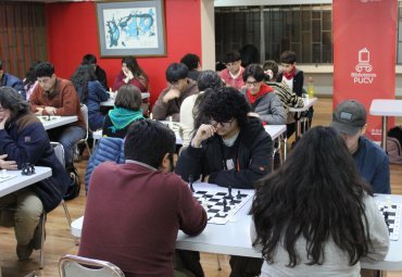 Primera jornada de Taller de Ajedrez se realiza en biblioteca Gimpert
