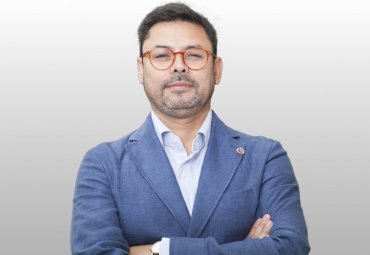 David Aceituno asume como director del Instituto de Historia