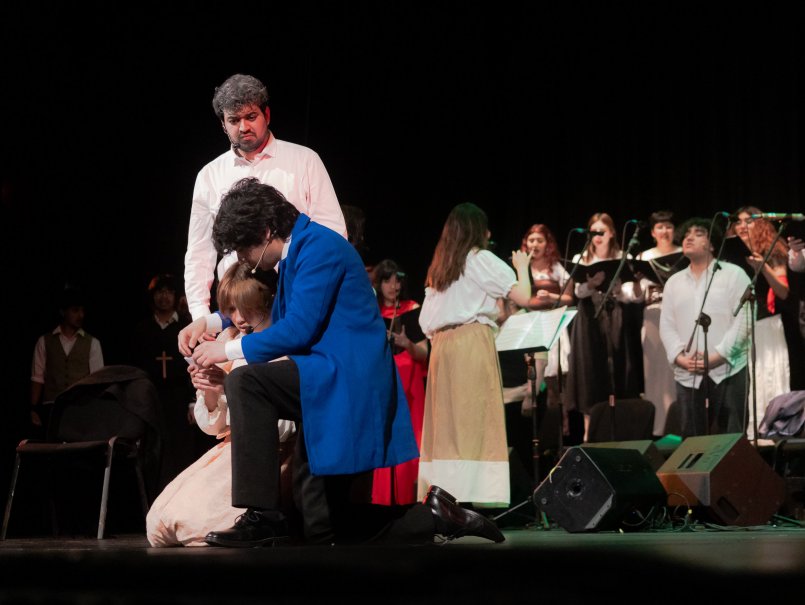 Galería: Teatro Coral IMUS presentó “La historia de Jean Valjean” en Valparaíso