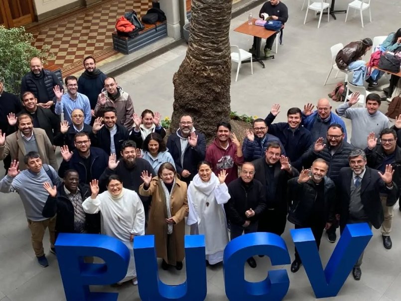 PUCV y Universidad Pontificia de Salamanca impulsan programa único para formar canonistas en Chile