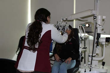 Escuela de Tecnología Médica realiza curso de Optometría