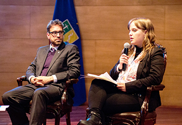 Profesora Laura Mayer expone en Congreso de Derecho Penal