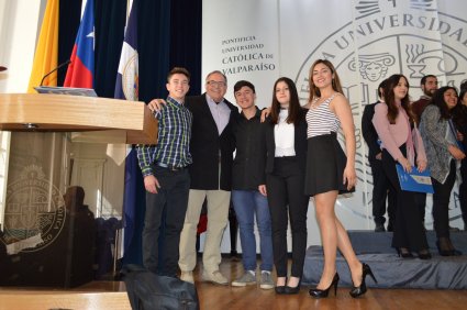 Estudiantes EFI PUCV parten de Intercambio a España