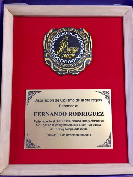 Asociación de Ciclismo reconoce a profesor Fernando Rodríguez