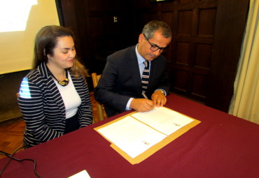 Instituto de Historia y Museo Lukas firmaron convenio de cooperación