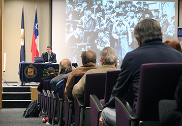 Profesor Eduardo Araya dictó conferencia sobre Versalles y Alemania en CEA PUCV