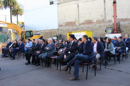 Bendicen y colocan primera piedra del nuevo edificio para Escuelas de Ingeniería Civil e Ingeniería en Construcción