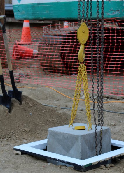 Bendicen y colocan primera piedra del nuevo edificio para Escuelas de Ingeniería Civil e Ingeniería en Construcción