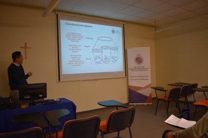 Profesor Carlos Huenchuleo expone en seminario sobre sistemas alimentarios sustentables