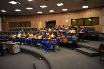 La comunidad de la Escuela Las Pataguas visita Agronomía en el marco de su tradicional cicletada