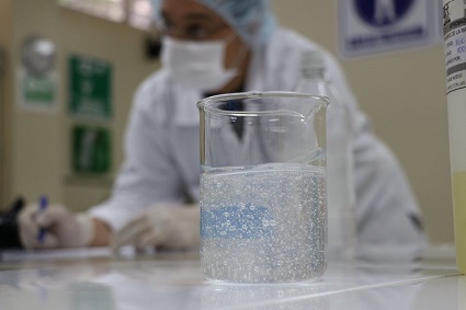 PDI y Facultad de Ciencias, realizan análisis a muestras de alcohol gel que se comercializan en la región.