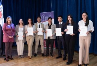 Estudiantes de ENE PUCV recibieron certificados Cambridge