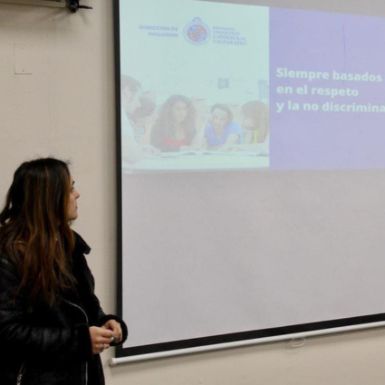 Inclusión a las aulas: PUCV Inclusiva desarrolla charlas en facultades de nuestra Universidad