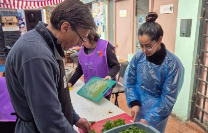 ENE PUCV participa en almuerzo solidario en Comedor de Parroquia La Matriz