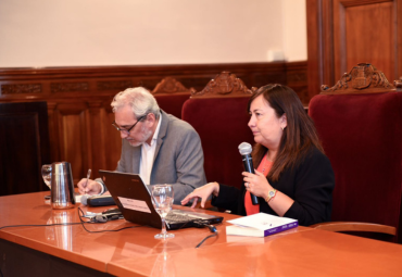 Profesora Claudia Poblete participa en Programa Internacional de Formación en Lenguaje Jurídico Claro en Córdoba, Argentina