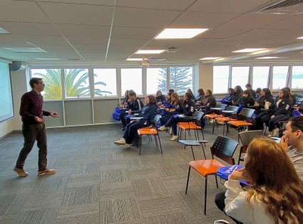 Taller de emprendimiento para estudiantes del Colegio Ana María Janer