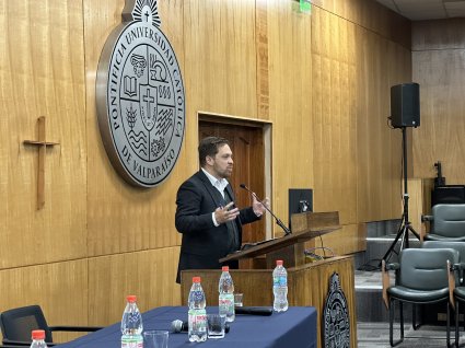 Conversatorio sobre el futuro de la agricultura en Chile marca celebración del 61º aniversario de la Escuela de Agronomía PUCV