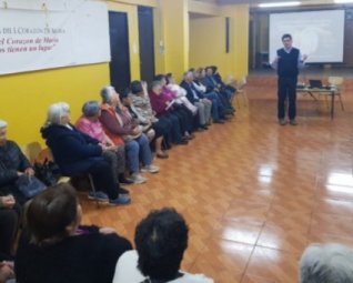 Personas mayores fortalecen su bienestar espiritual en Ciclo de Conversatorios organizado por la PUCV