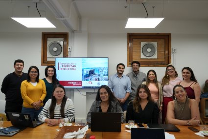 Equipo de la Dirección de Innovación de la PUCV participa en taller OTL